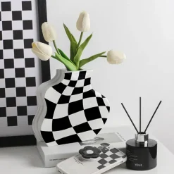 Flower Vases|Aesthetic Room Decor*Boogzel Clothing Checkered Wavy Vase