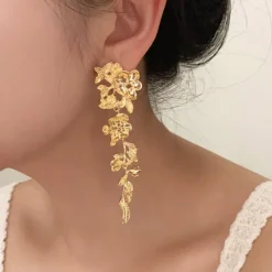Earrings*Boogzel Clothing en Blossom Drop Earrings Gold
